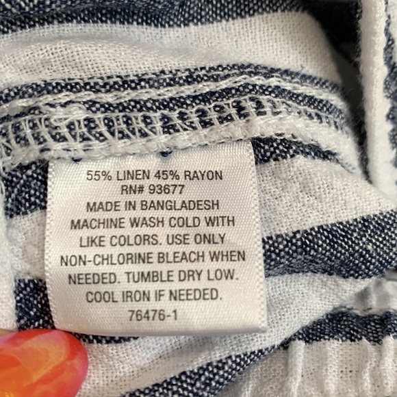 NWT- St. John's Bay Womens Linen Blend Mid Rise Soft Short Navy Stripe - Picture 9 of 11